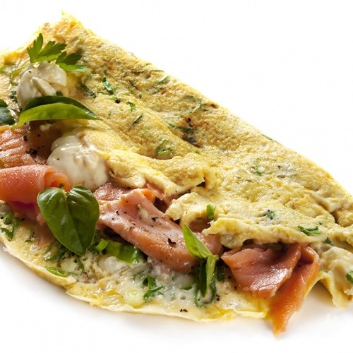 Vaječná omeleta s čerstvým sýrem a lososem